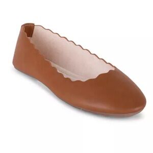 Danskin Tan Scalloped Flats